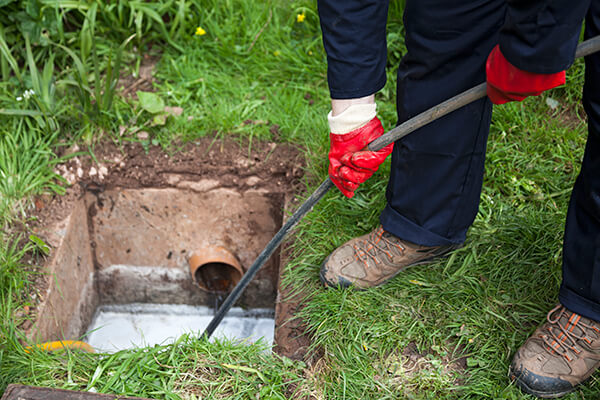 https://apexpros.com/wp-content/uploads/2022/03/underground-drain-cleaning.jpg